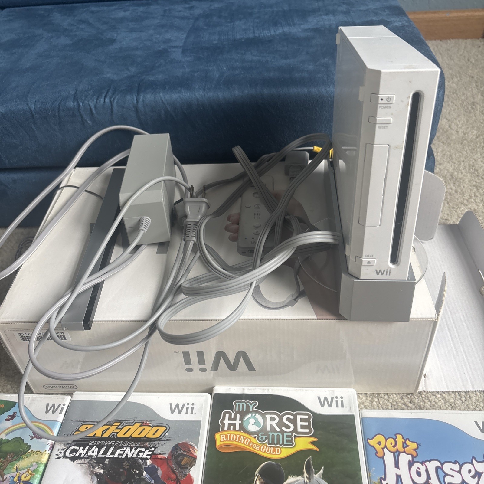 Original Nintendo Wii Console RVL-001 White Bundle **works**