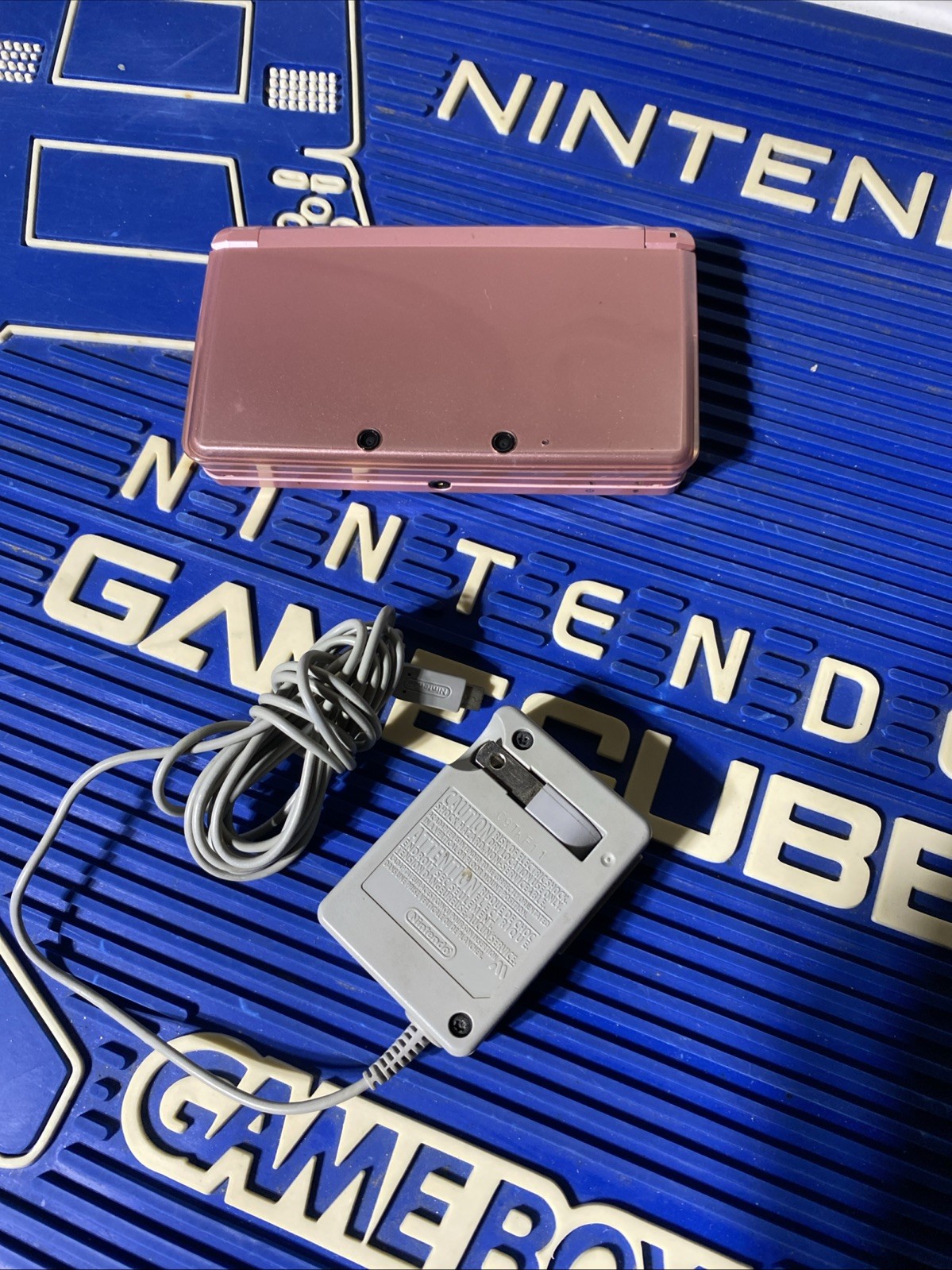 Nintendo 3DS «Pearl Pink» OEM Charger, 2GBcard, Mario tennis game. tested A-1