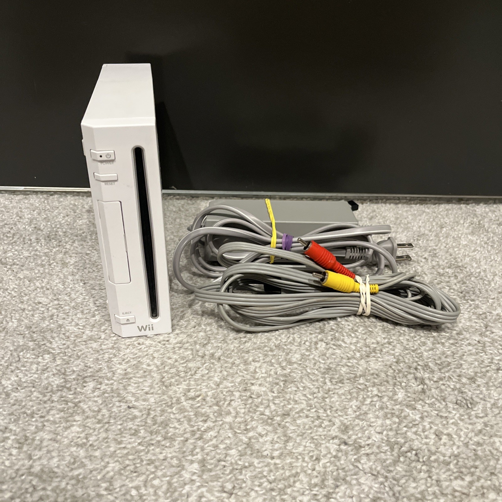 Nintendo Wii RVL-001 512 MB Home Console – White NOT WORKING