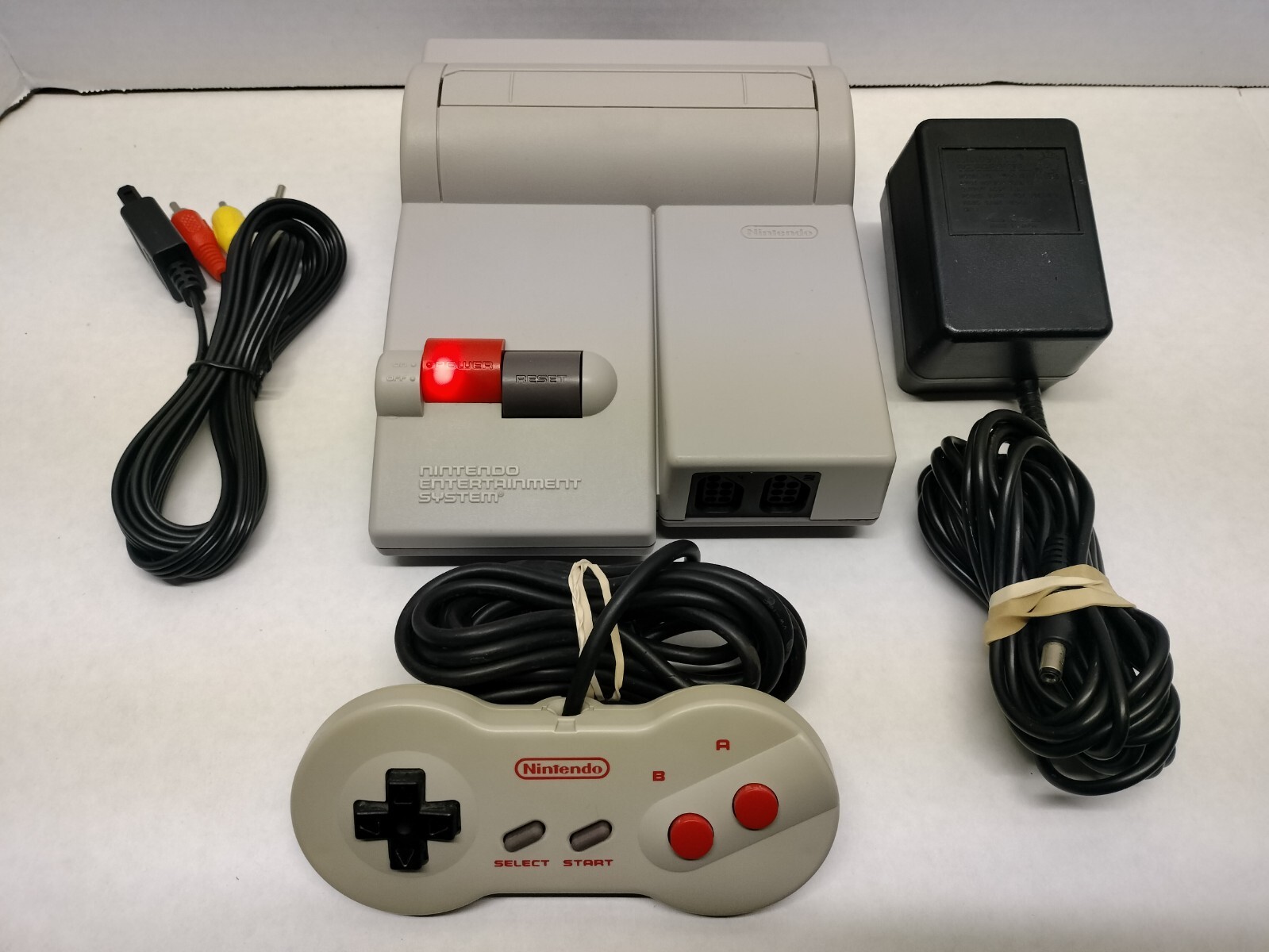 Nintendo NES Toploader. NES-101. Composite Multi-out, All new Caps & LED light!