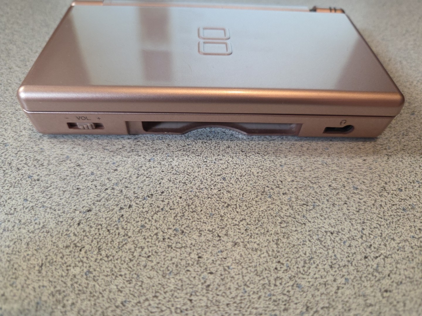 Nintendo DS Lite (Metallic Rose) w/charger, Works but some damage, PLEASE READ!!