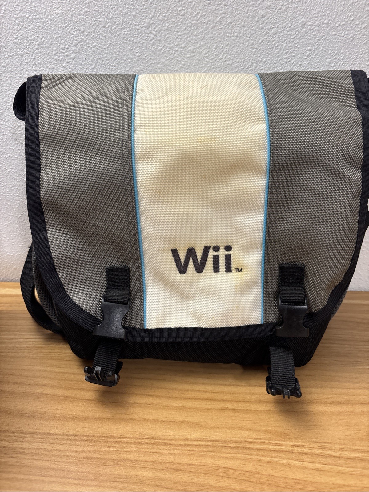 Nintendo Wii RVL-001 Bundle 1 Controller 1 Nunchuk 1 Game Controller Wii Bag