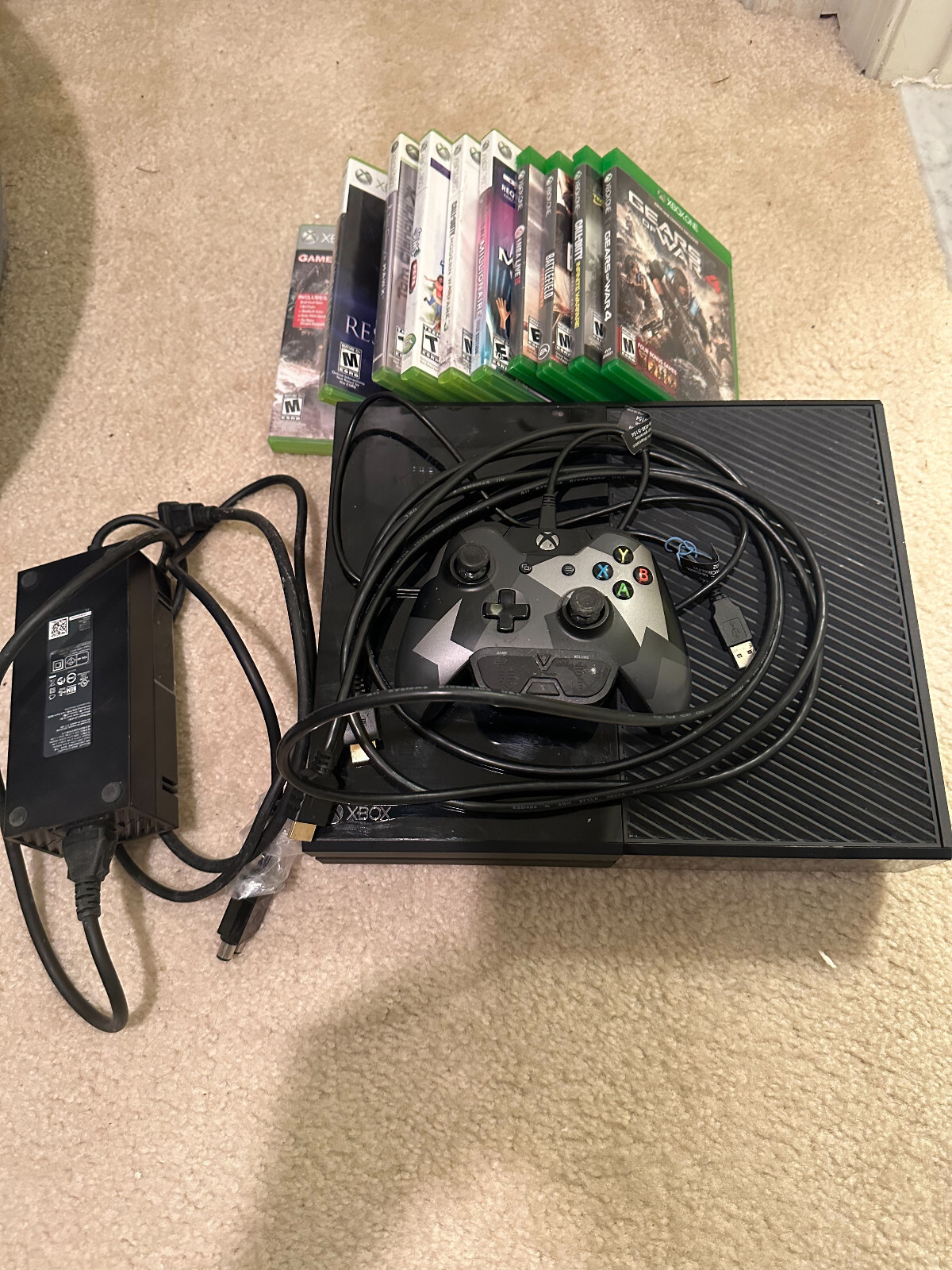 Microsoft Xbox One 500GB (1540) Black Console w/ controller games