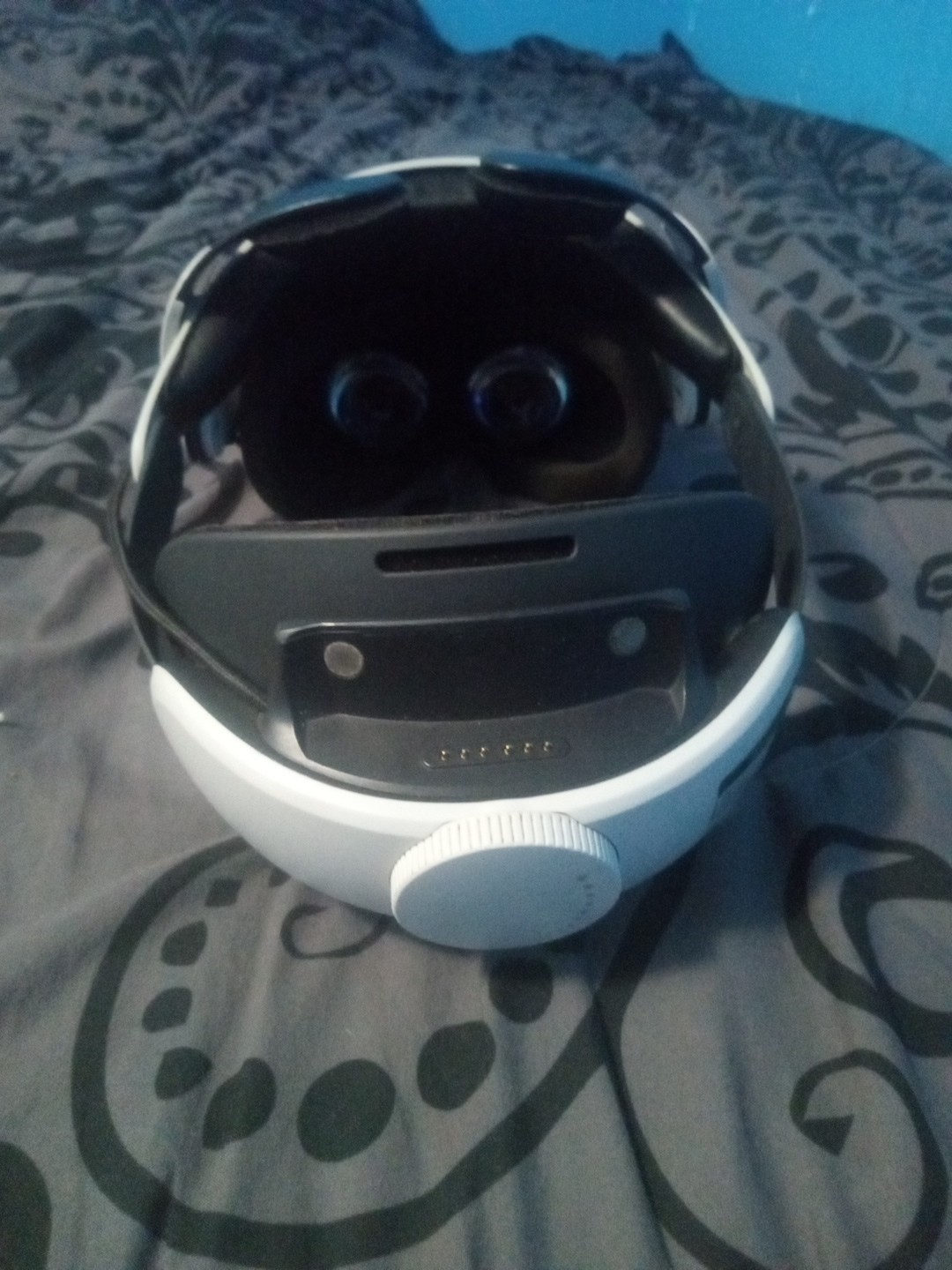 Meta Quest 2 Virtual Reality Headse Pro Head Strap with 2 Batteries/Charger