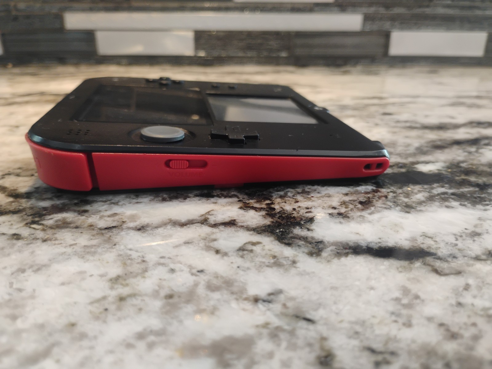 Nintendo 2DS – Tested And Working – Bad volume knob