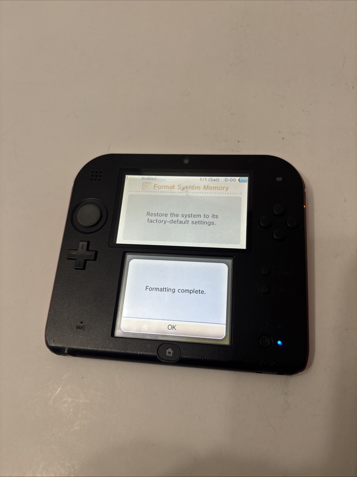 NINTENDO 2DS HANDHELD CONSOLE FTR-001 BLACK / RED WORKING NICE 1 Game & Stylus