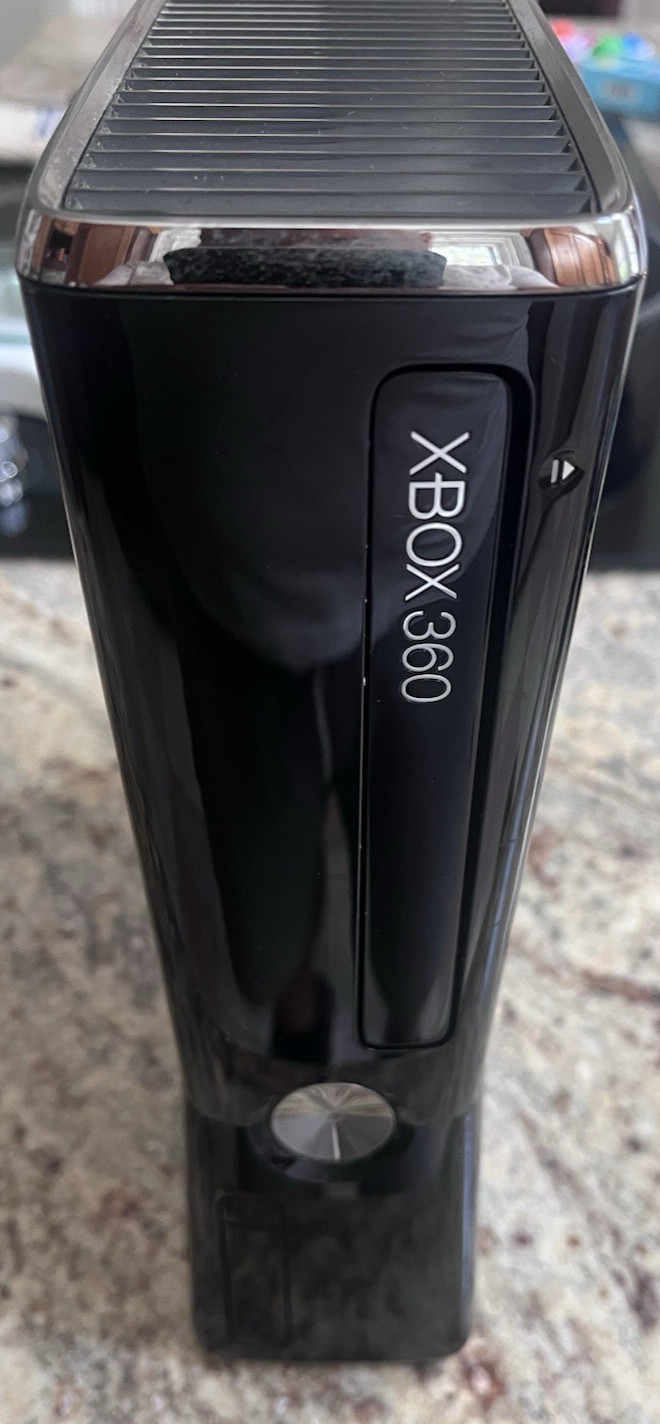 Microsoft Xbox 360 S Slim 250GB Console System + Controller – Tested Working