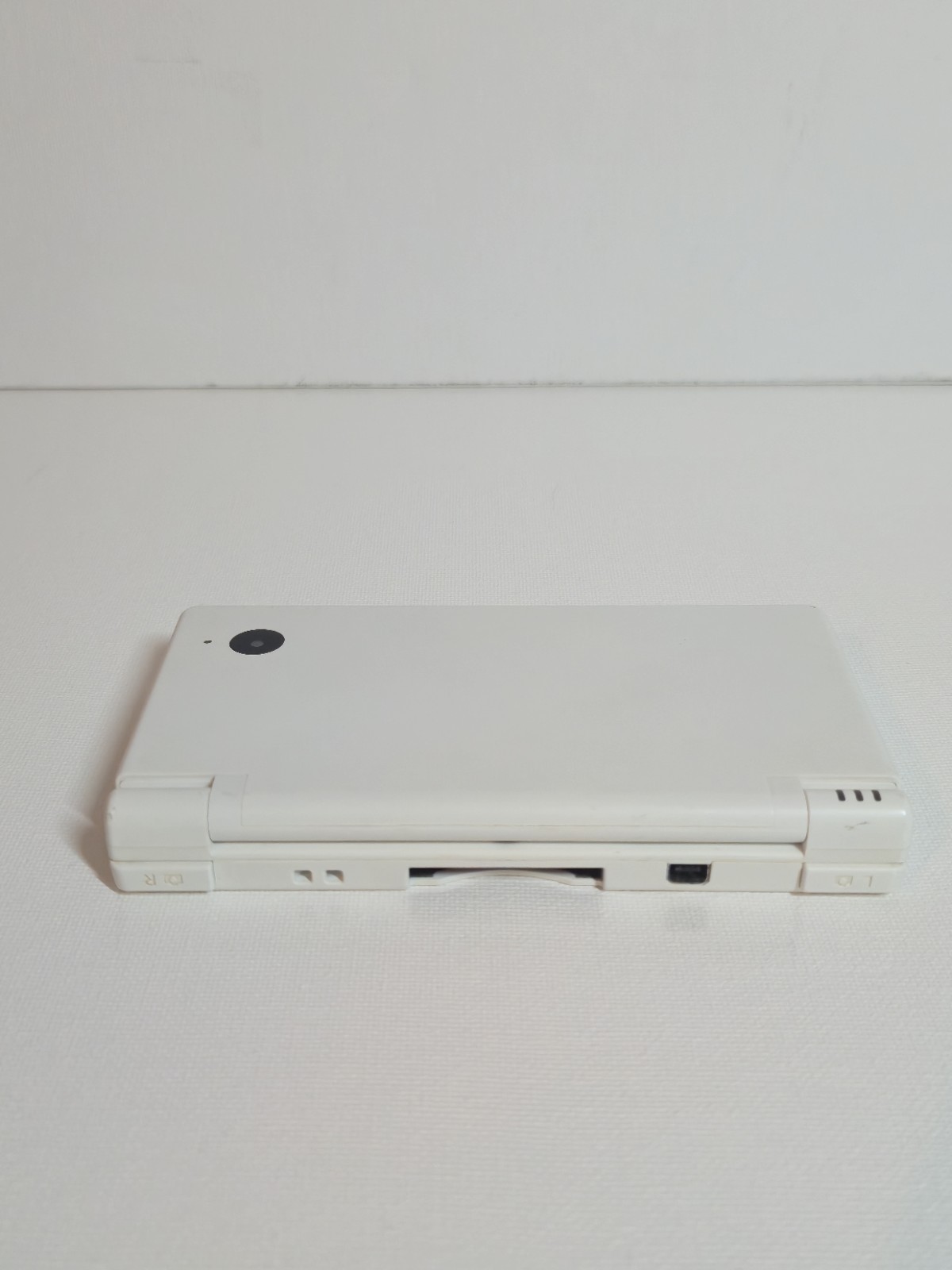 Nintendo DSi White Handheld Console NTSC-J w/ Stylus, 16gb Samsung SD Card