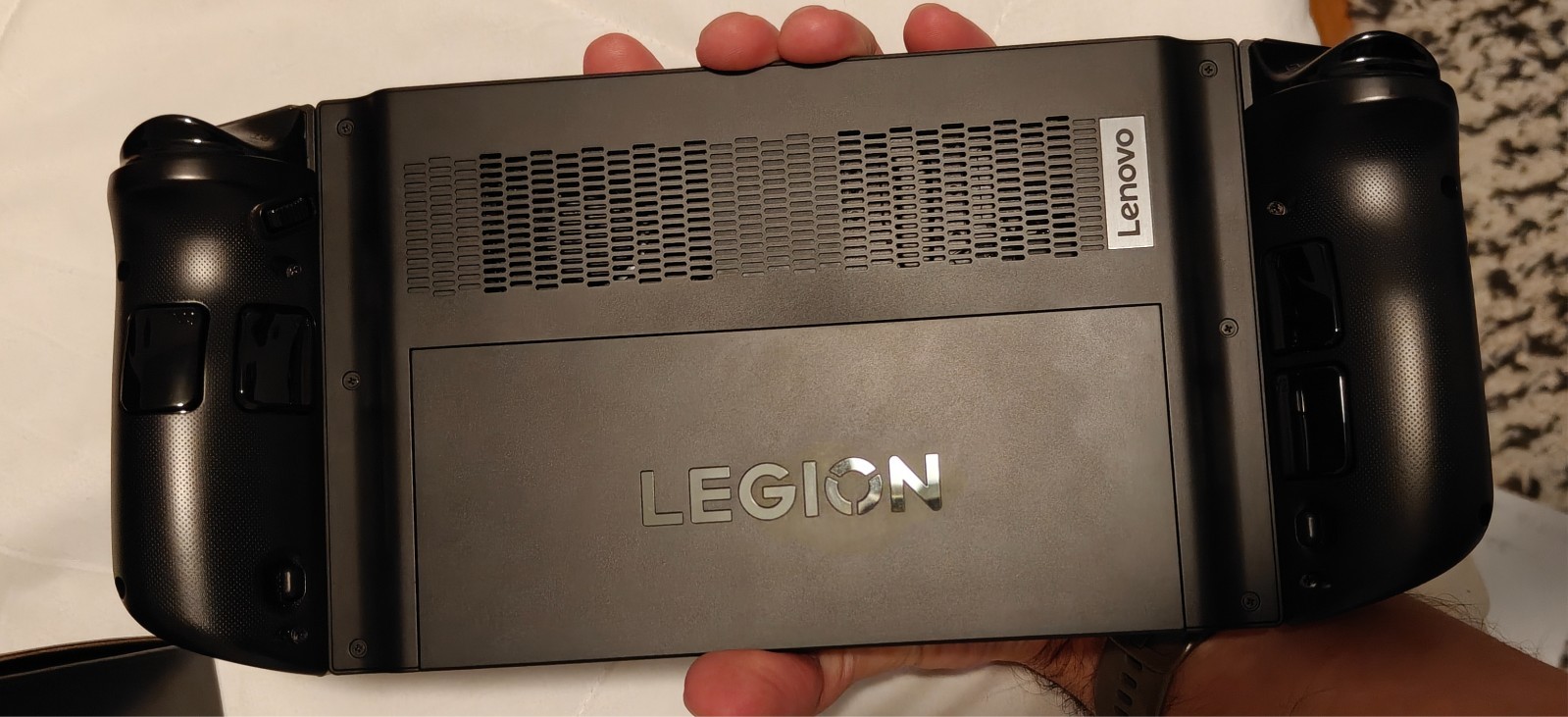 Lenovo Legion Go Ryzen Z1 Extreme 16GB 1TB Charger/Case /Grips – Great condition
