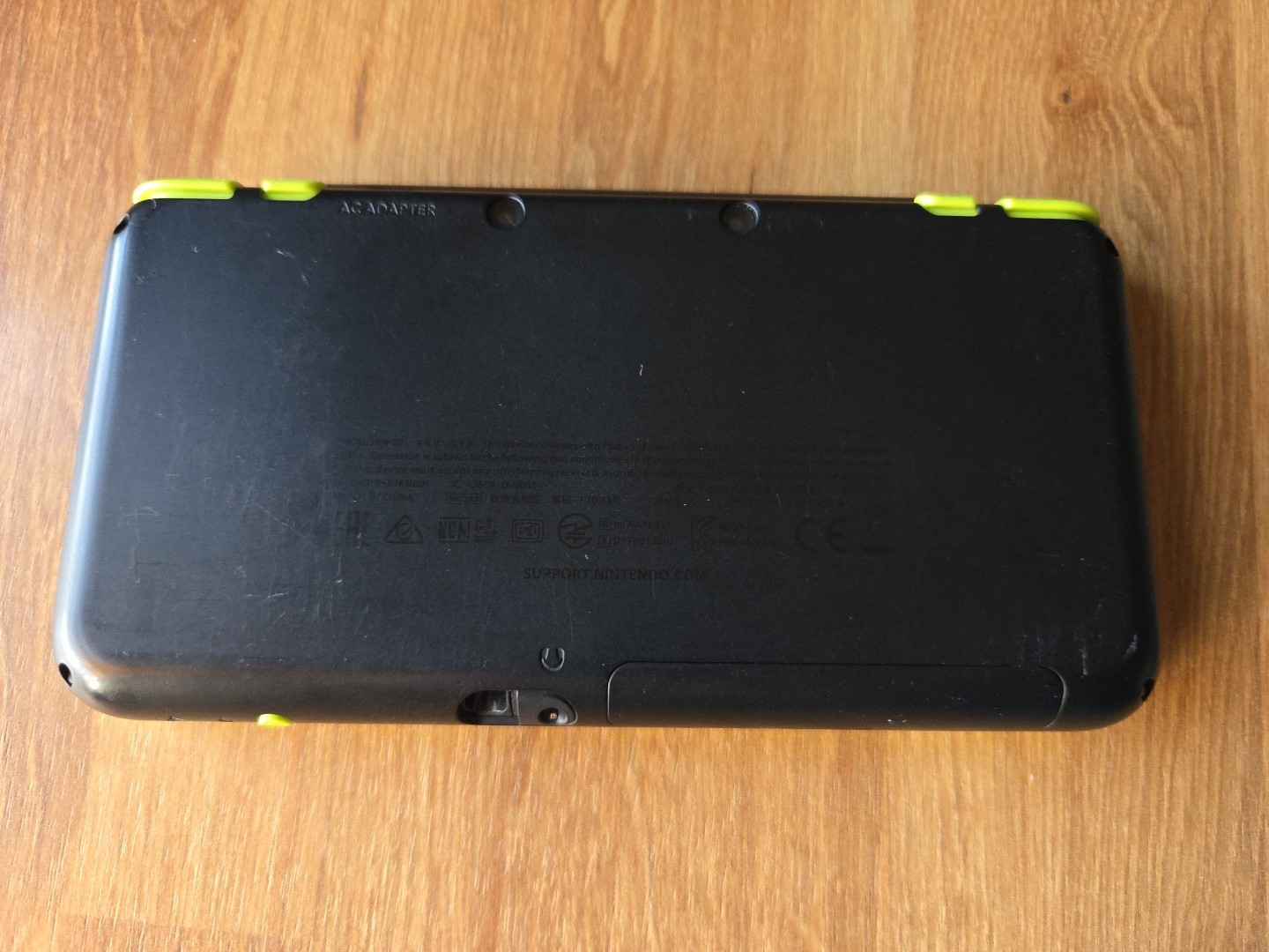 Nintendo «New» 2DS XL LL Console Black Lime + Charger Japan Region Locked