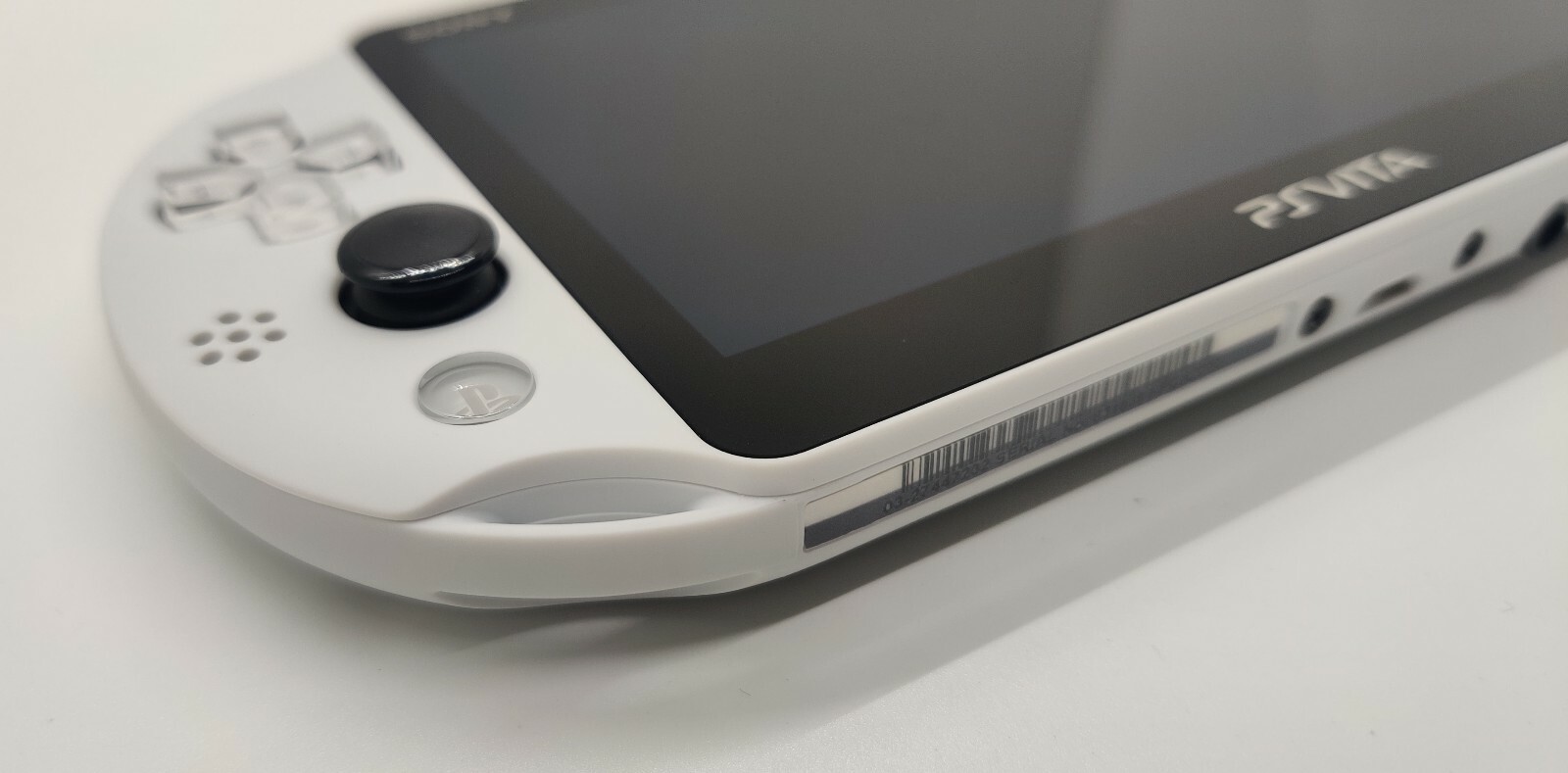 Sony PS Vita PCH-2000ZA22 1GB Handheld Console – Glacier White