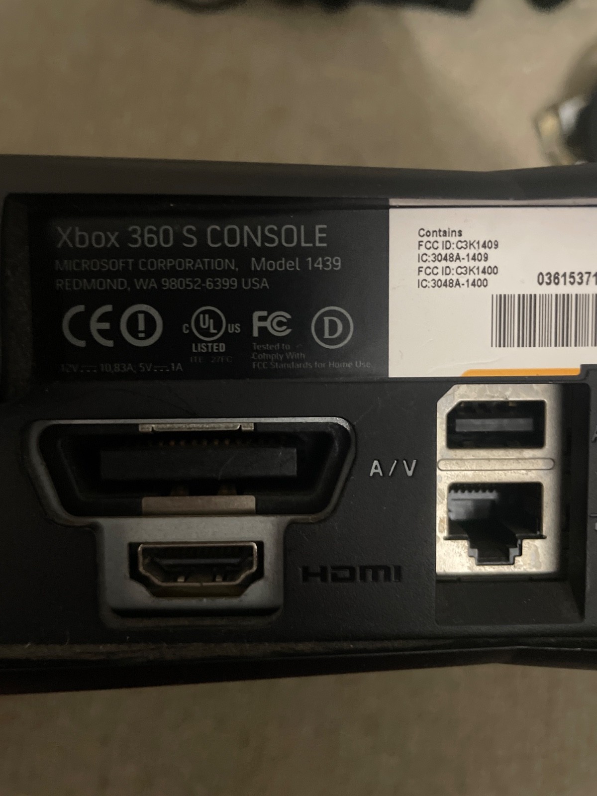Xbox 360 S Slim Model 1439 Black Console w/ Controllers and Game