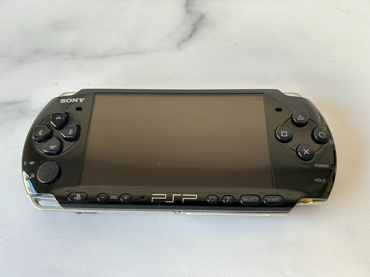 Sony PSP-1000 2000 3000 Console region free / Charger + Battery + Memory Stick