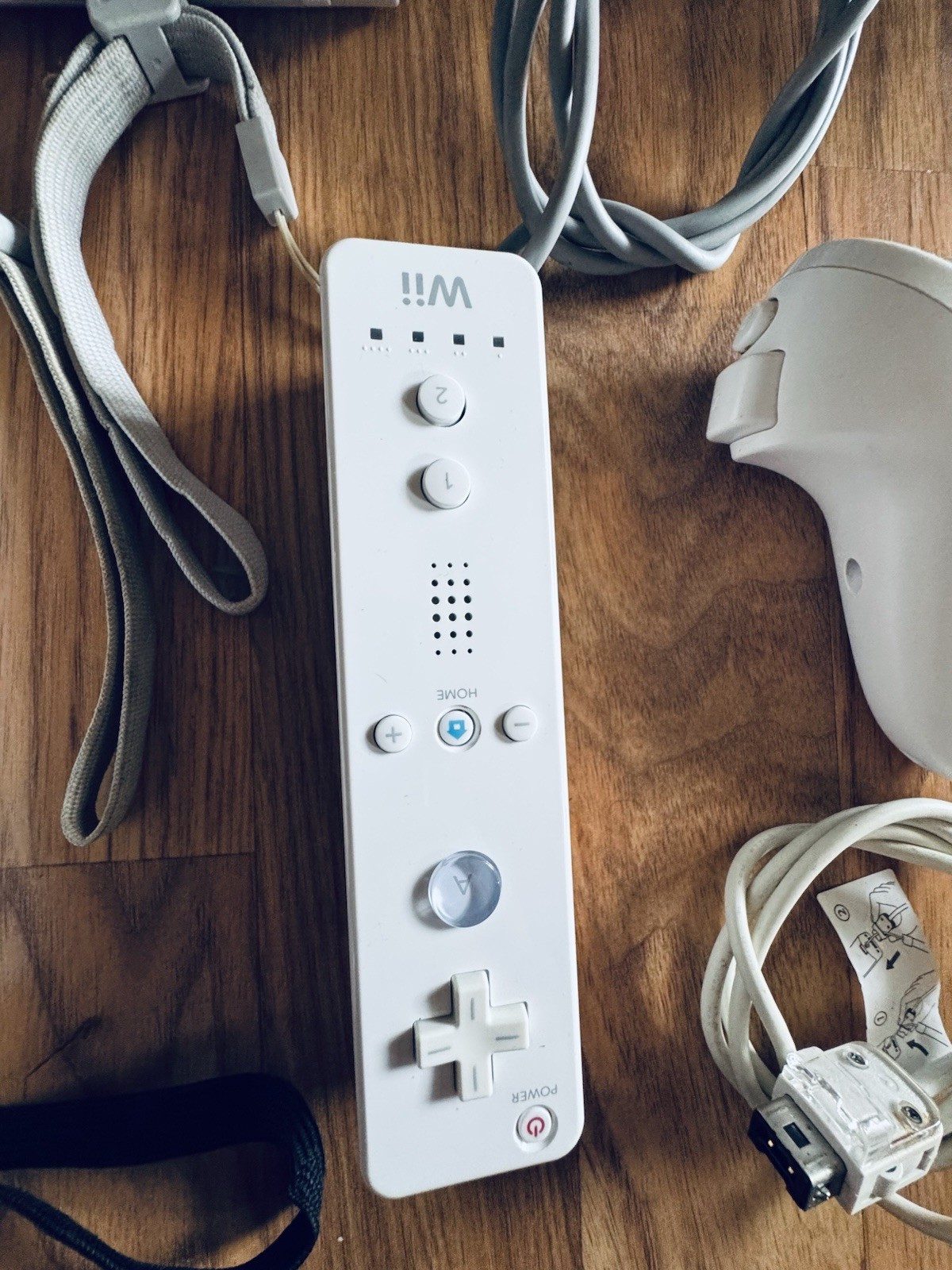 Nintendo Wii Console White RVL-001(USA) NTSC-U/C 480p w/ 2 Remotes Nunchuk
