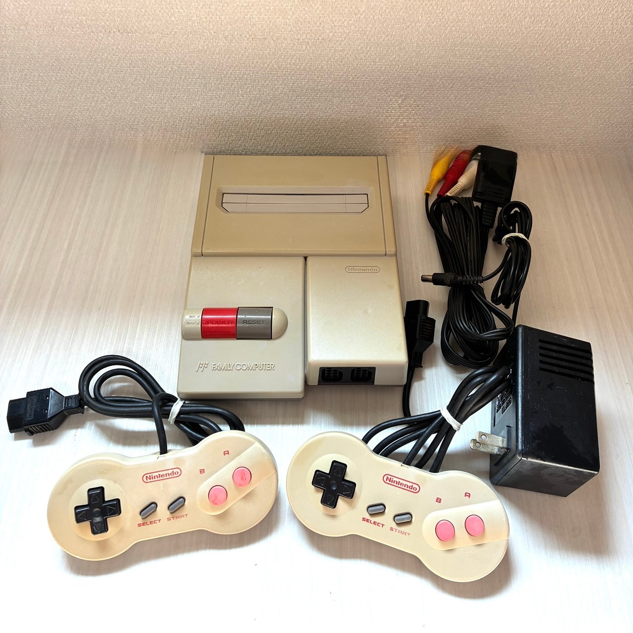 Nintendo New Famicom AV Family Computer HVC-101 Tested with two controllers
