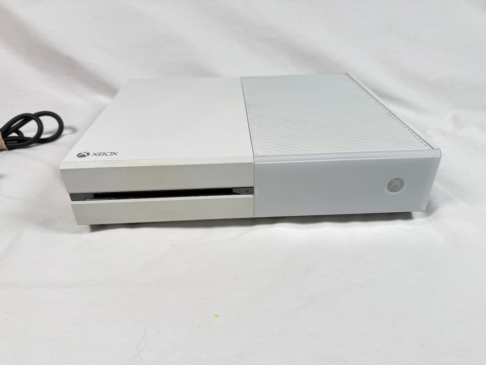 Microsoft Xbox One 1540 500GB Gaming Console & Controller White Used