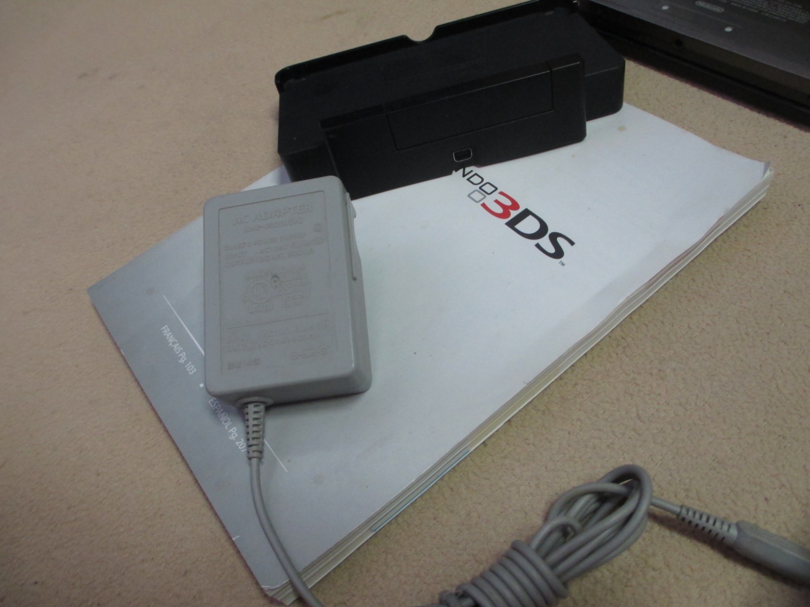 Nintendo 3DS console and 15 games
