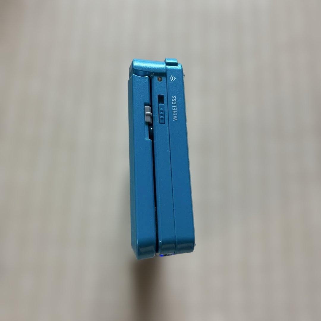 Excellent condition Nintendo 3DS Light Blue console with charging cable