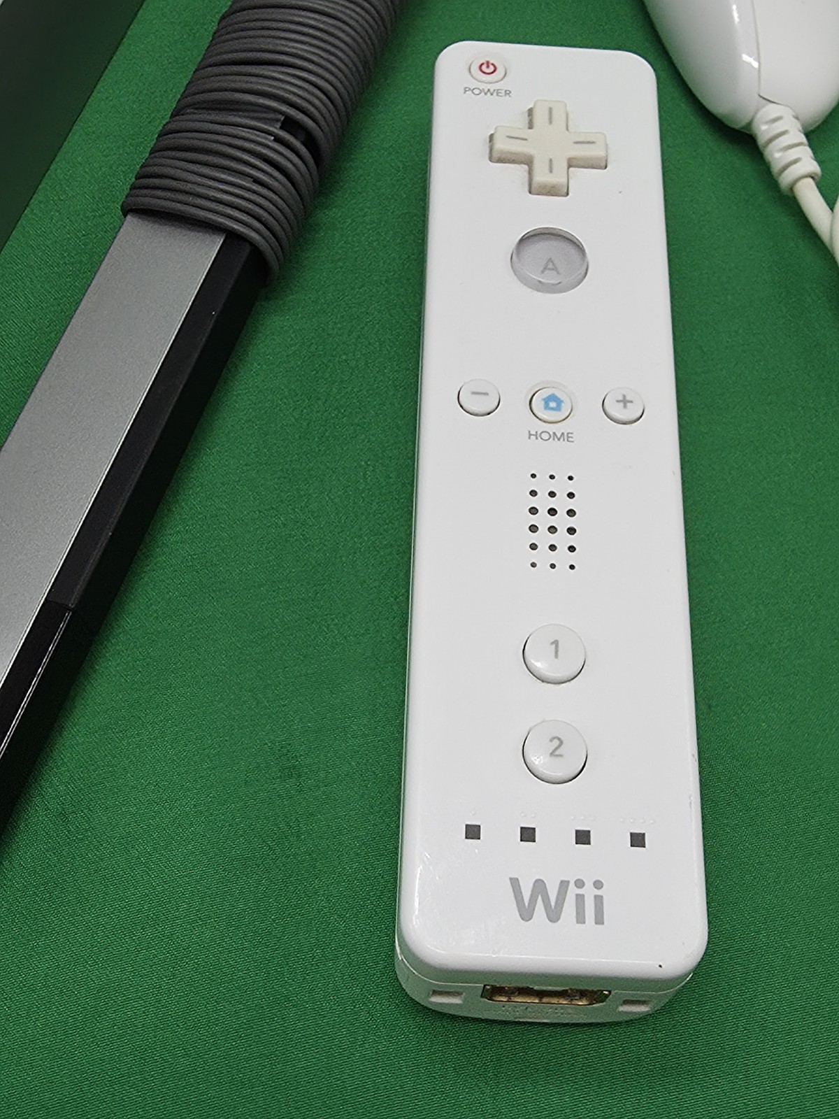 Nintendo Wii Video Gaming Console System RVL-001 White With Cables & Controller