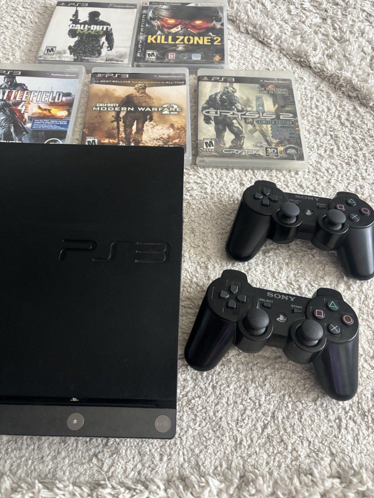 PlayStation 3 (PS3) Slim 120GB – 2 Original Sony Controllers + 5 Games
