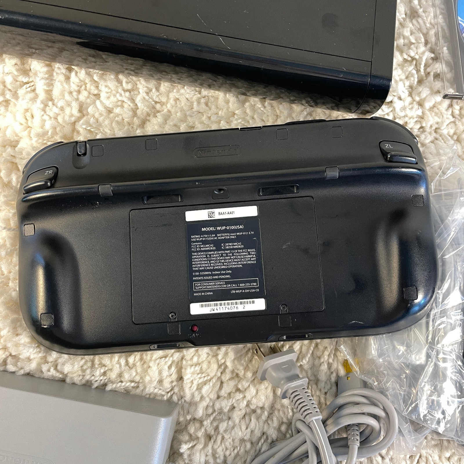 Nintendo Wii U 32GB Deluxe Black WUP-101(02) Console Bundle 3 Games Read