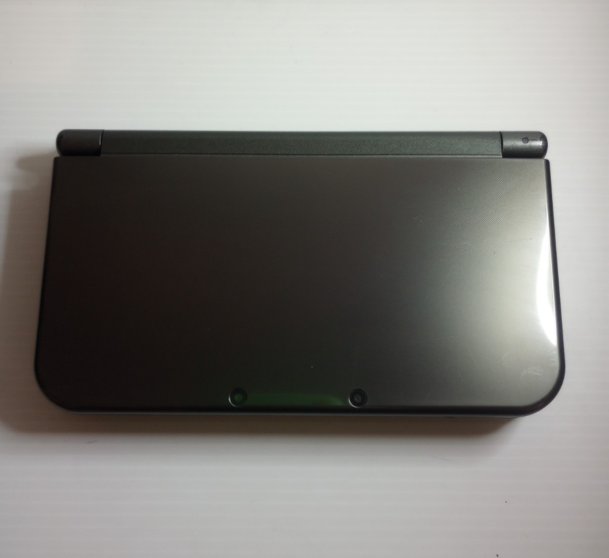 Nintendo New 3DS XL Handheld Gaming System Black Gray Good Shape w/ Charger