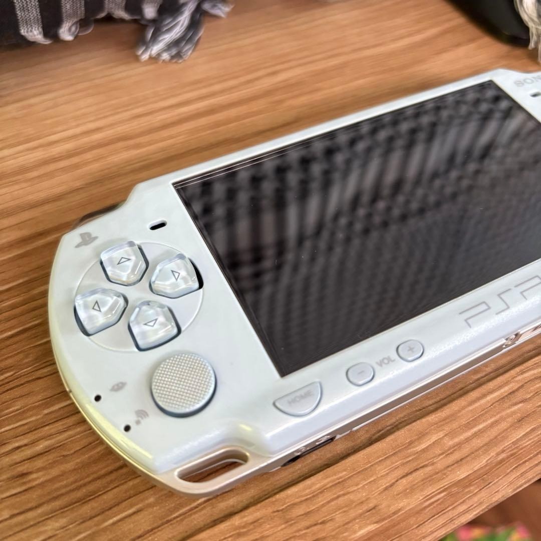 Sony PlayStation Portable PSP 2000 Console Felicia Blue Box Memory Stick USED