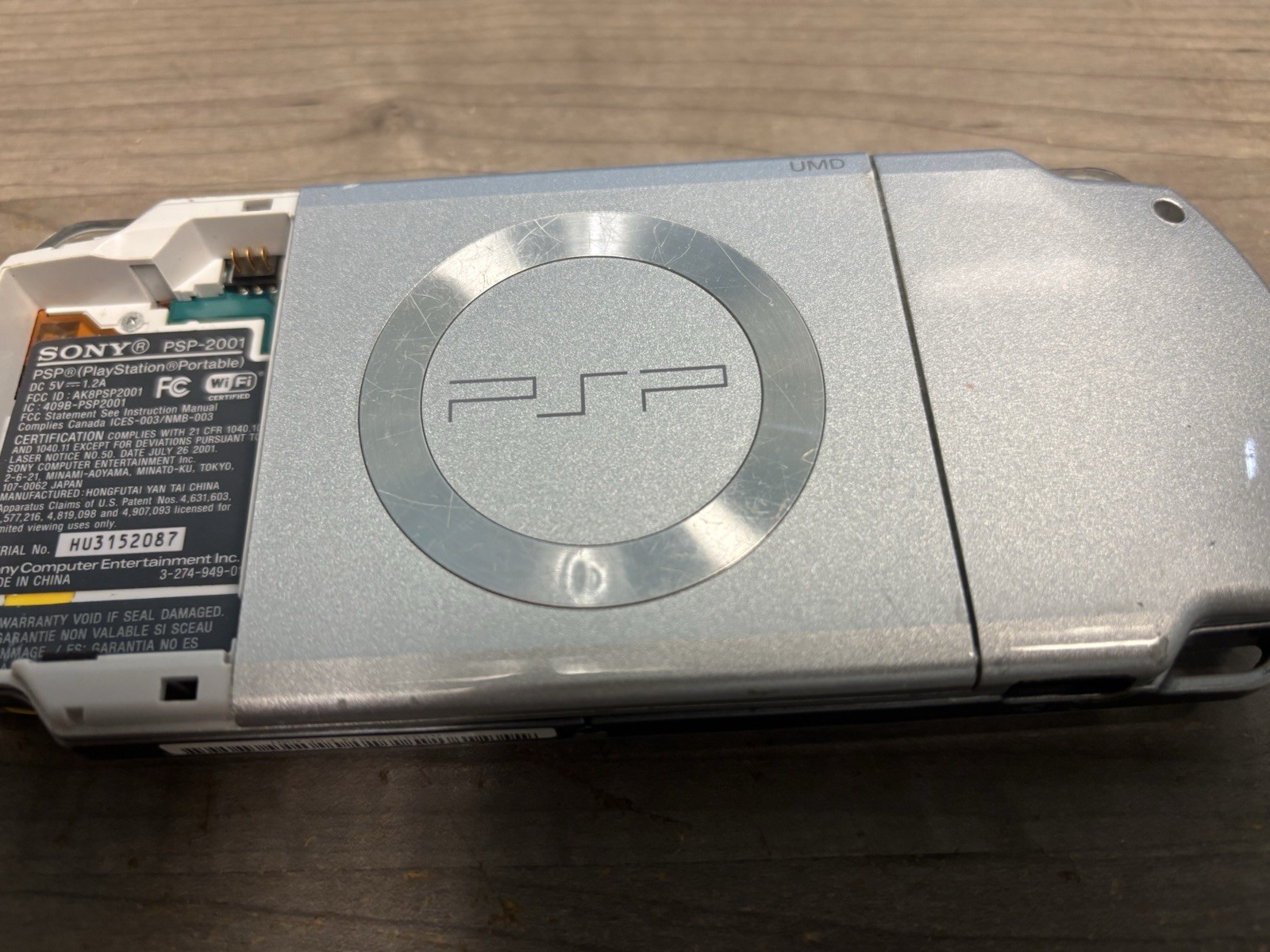 Sony PSP-2001 Silver Console no battery