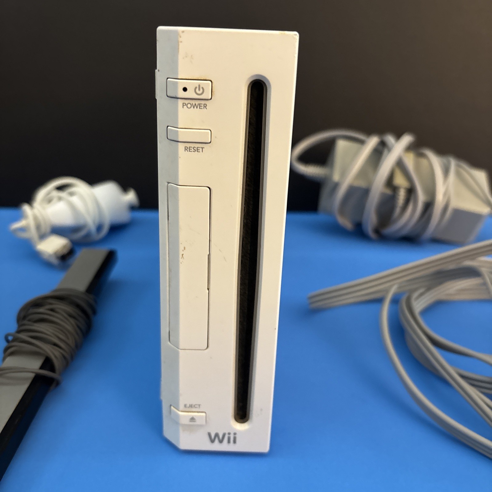 Nintendo Wii Console White RVL-001 Bundle With Controllers, Cords, READ