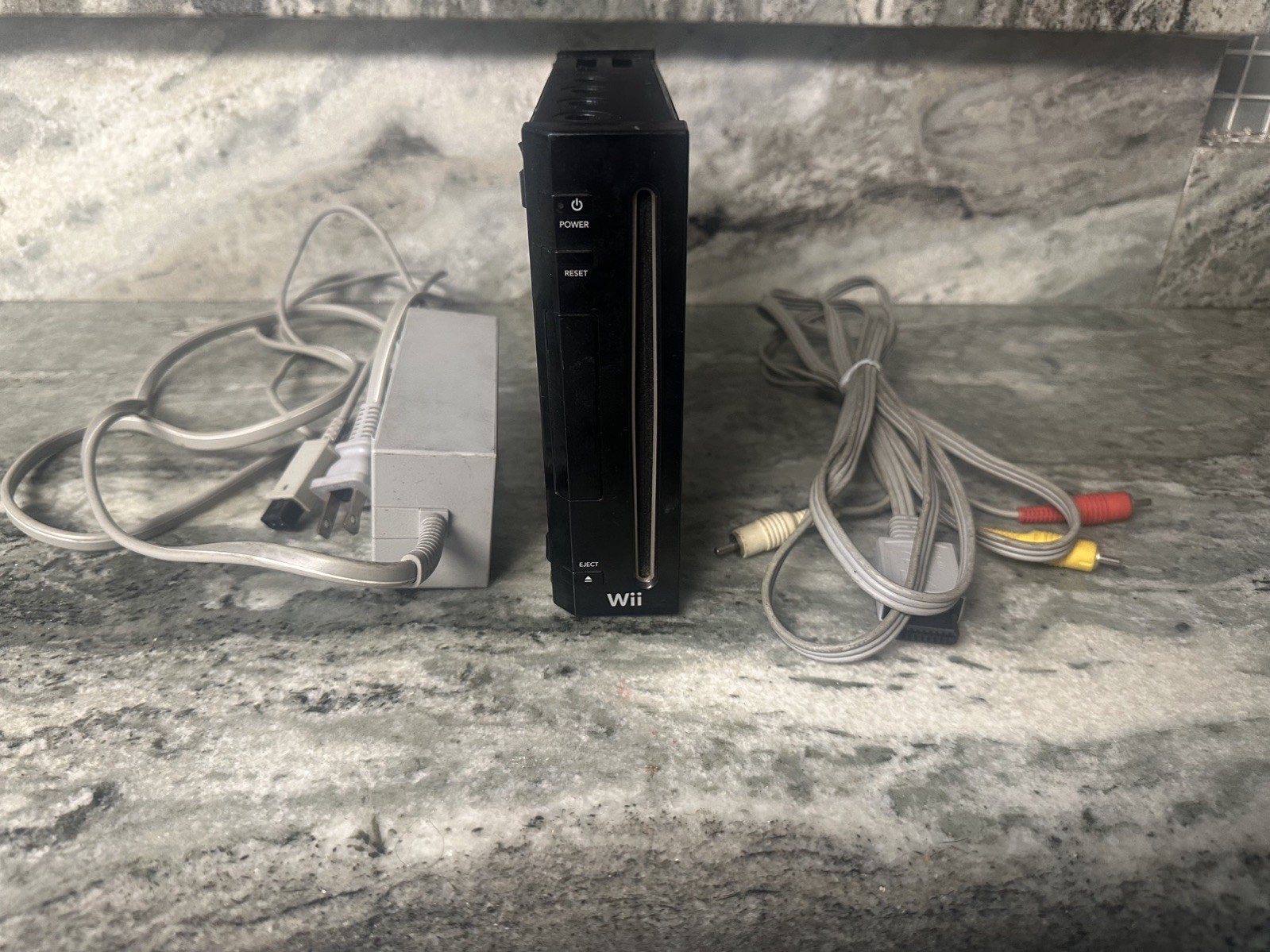 Nintendo Wii Console Black RVL-001 (USA) Console & Cords