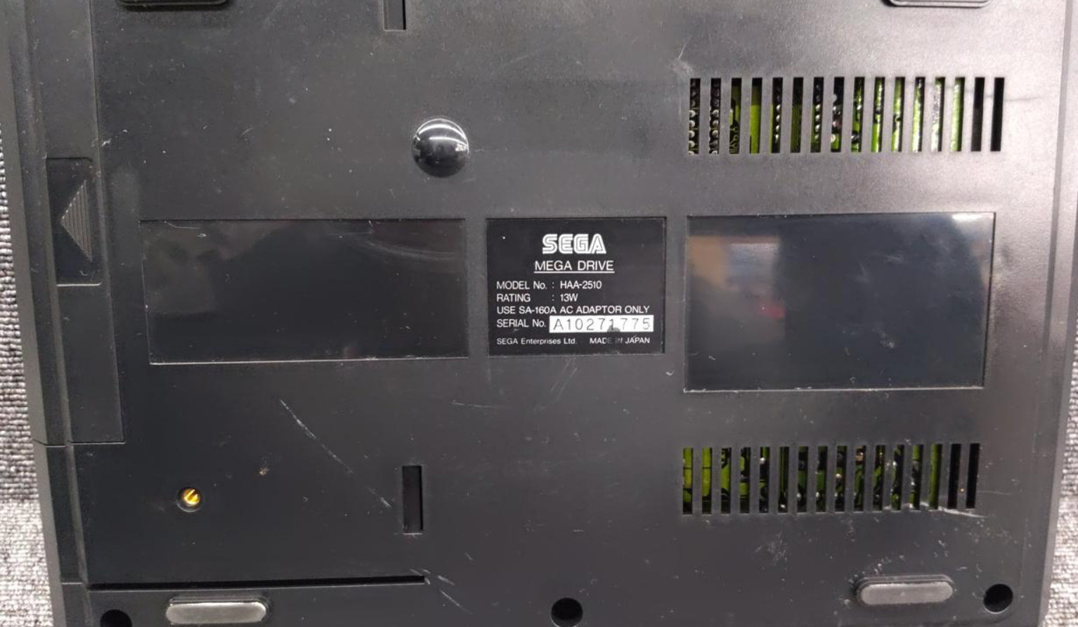 Sega Mega Drive HAA-2510 Console w/ 2 Controller AC Adapter Japan