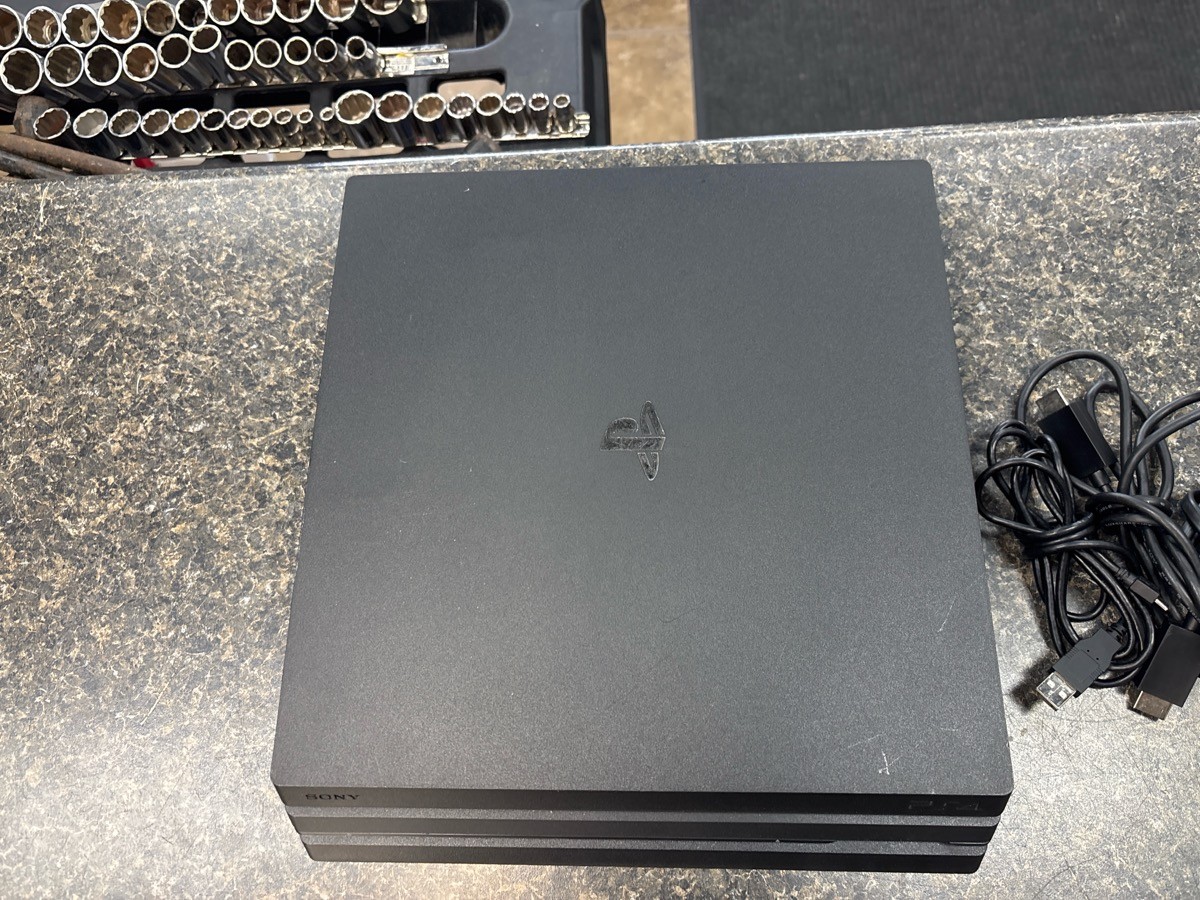 USED SONY PLAYSTATION 4 PRO CUH-7215B 1TB VIDEO GAME CONSOLE (QUI004885)