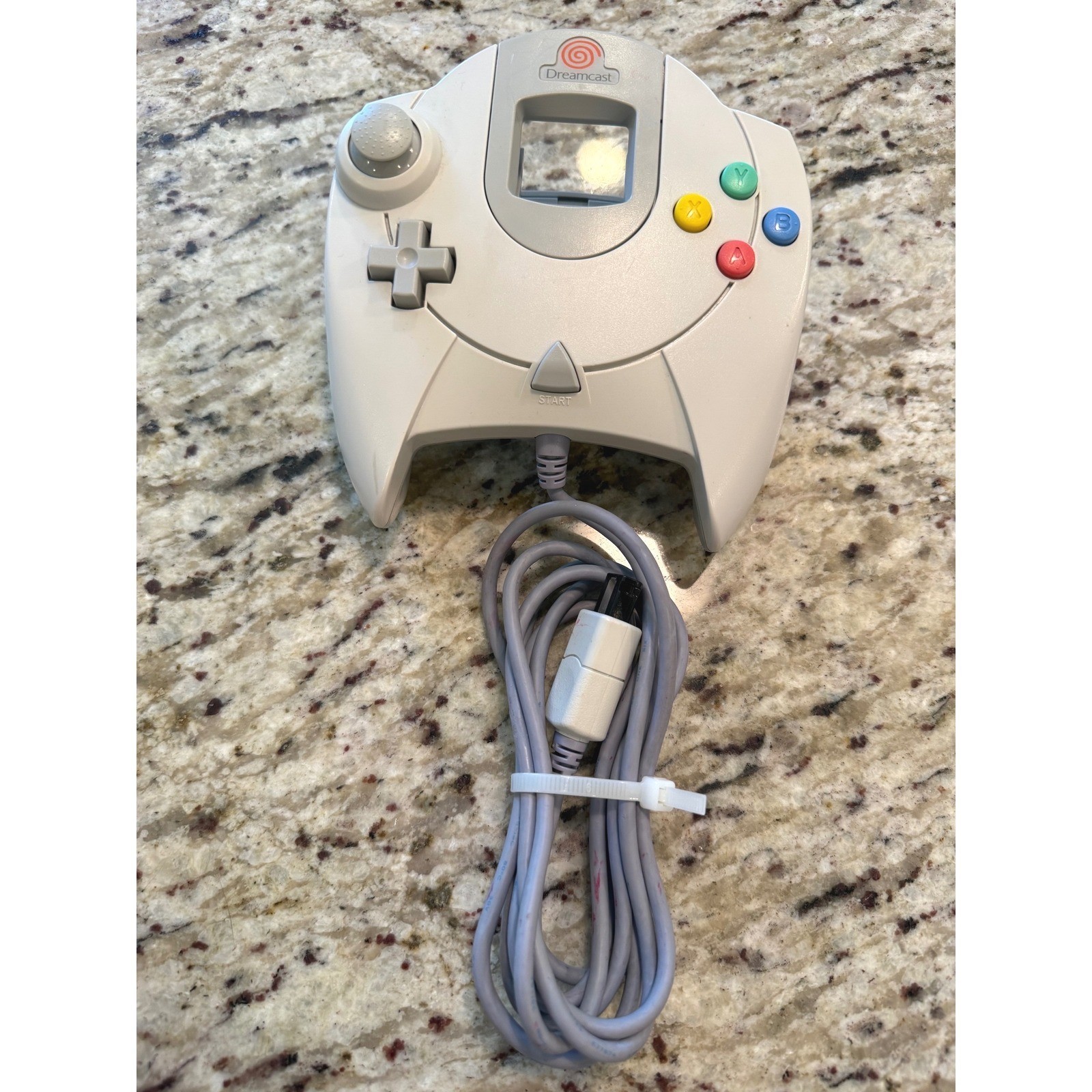 Sega Dreamcast Console HKT-3020 White System 1999 NTSC-U + 2 Controllers