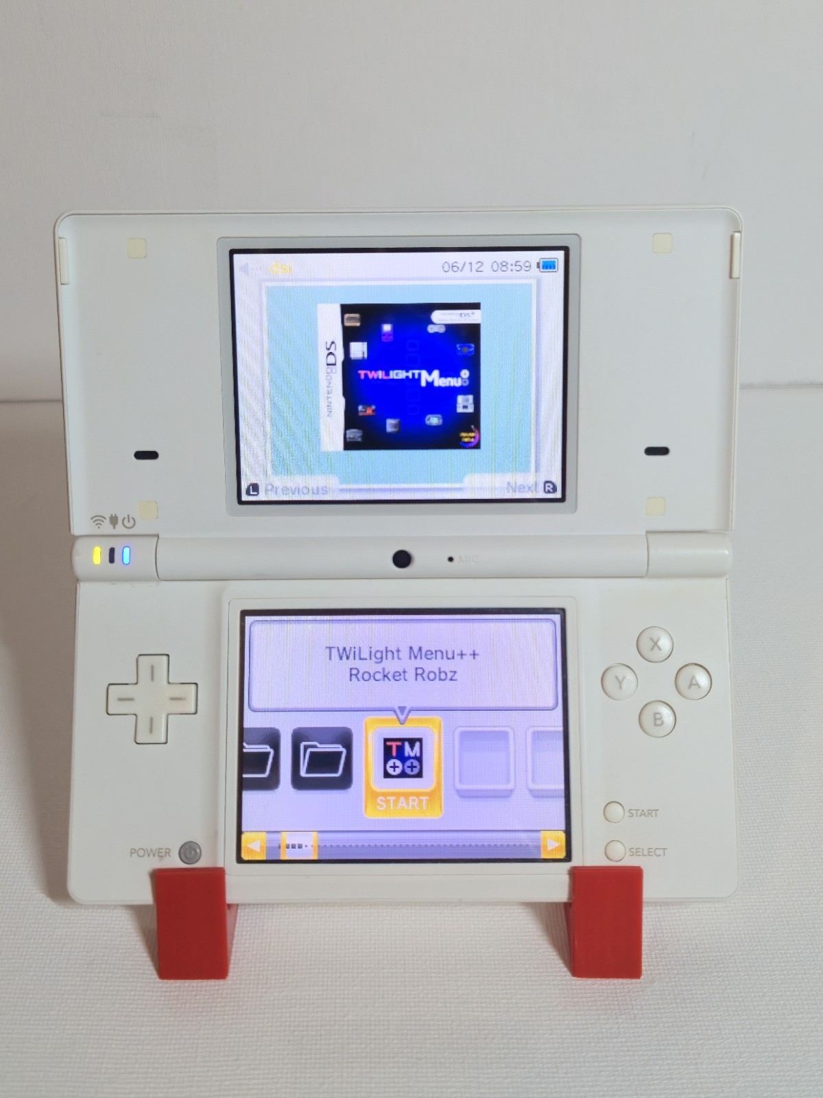 Nintendo DSi White Handheld Console NTSC-J w/ Stylus, 16gb Samsung SD Card