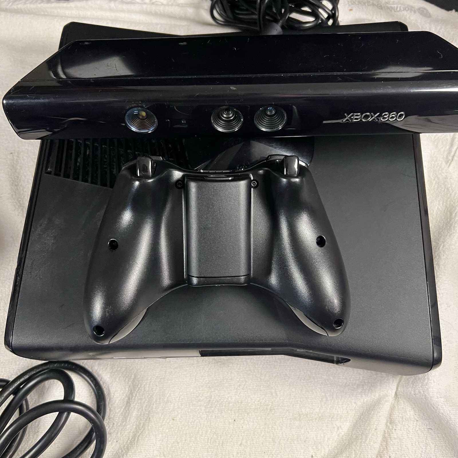 Microsoft Xbox 360 Kinect Bundle 250GB Matte Black Console 5 Games