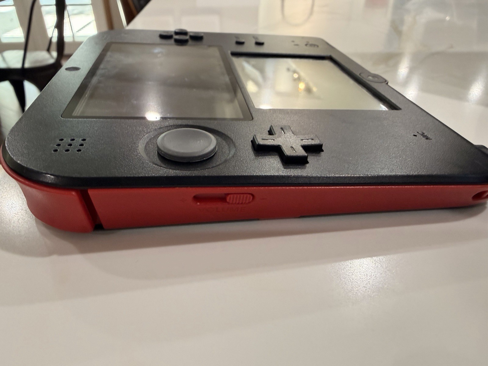 Nintendo 2DS Handheld Console Black/Red 4GB Built-In Mic Headphone Jack