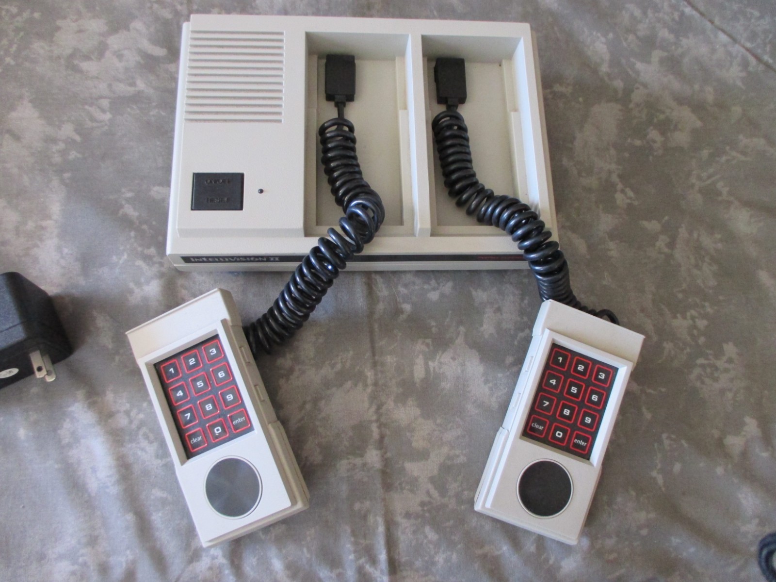 VINTAGE MATTEL INTELLIVISION II GAME CONSOLE WITH GAME 1982