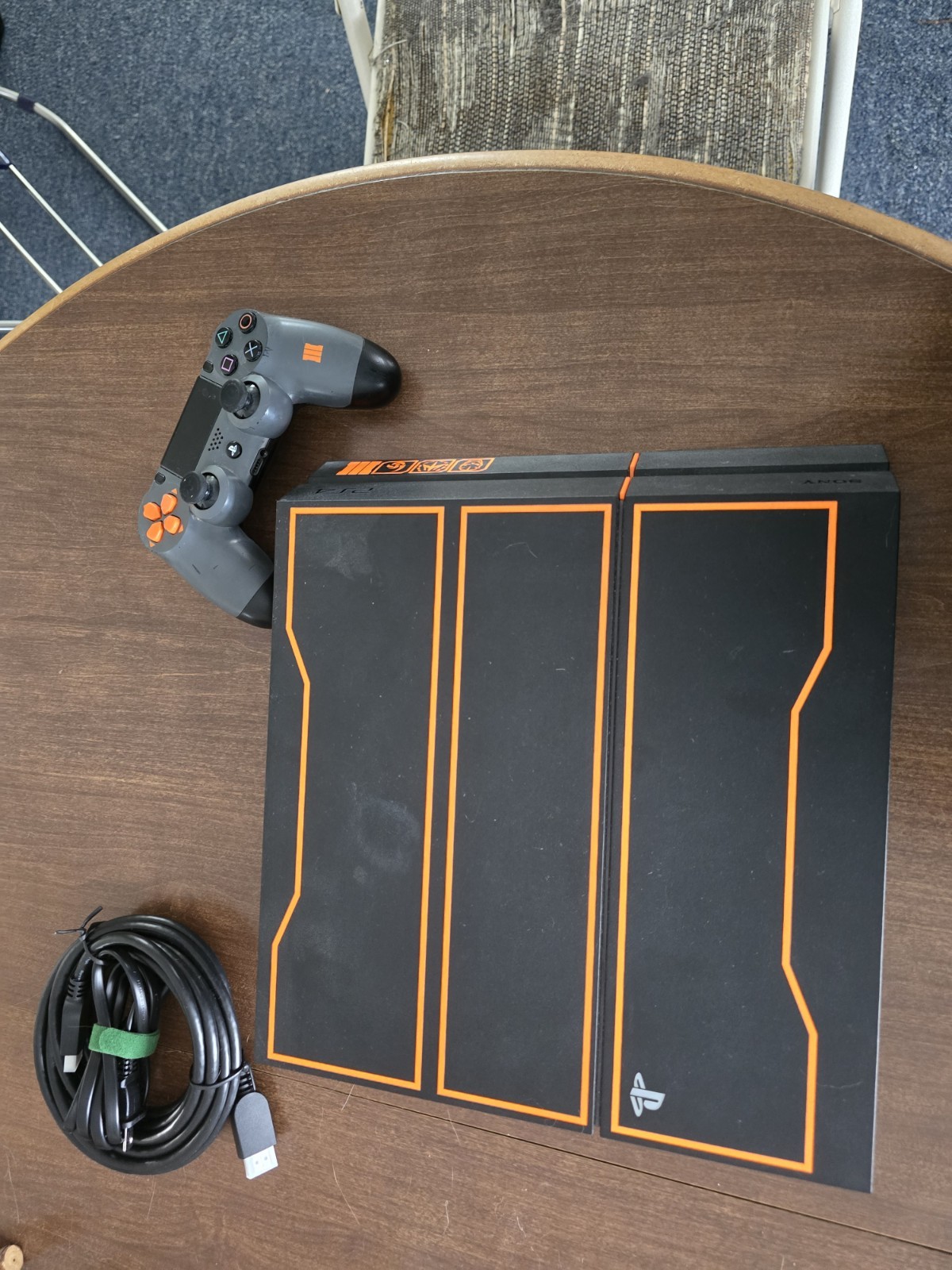 Sony PlayStation 4 Black Ops III CUH-1215B Console with Controller & Cables