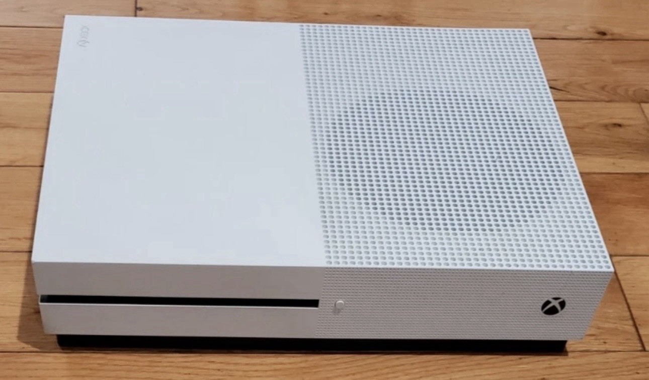 Xbox One S 1TB 4K Console Bundle w/wired Controller + Cables (New Paste/Washed)
