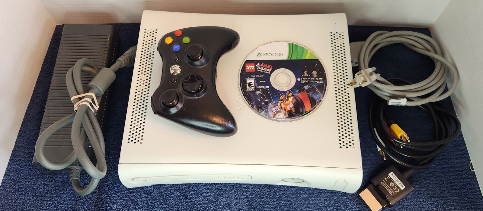 White XBOX 360 W/Power Adapters, Controller and Game, TESTED