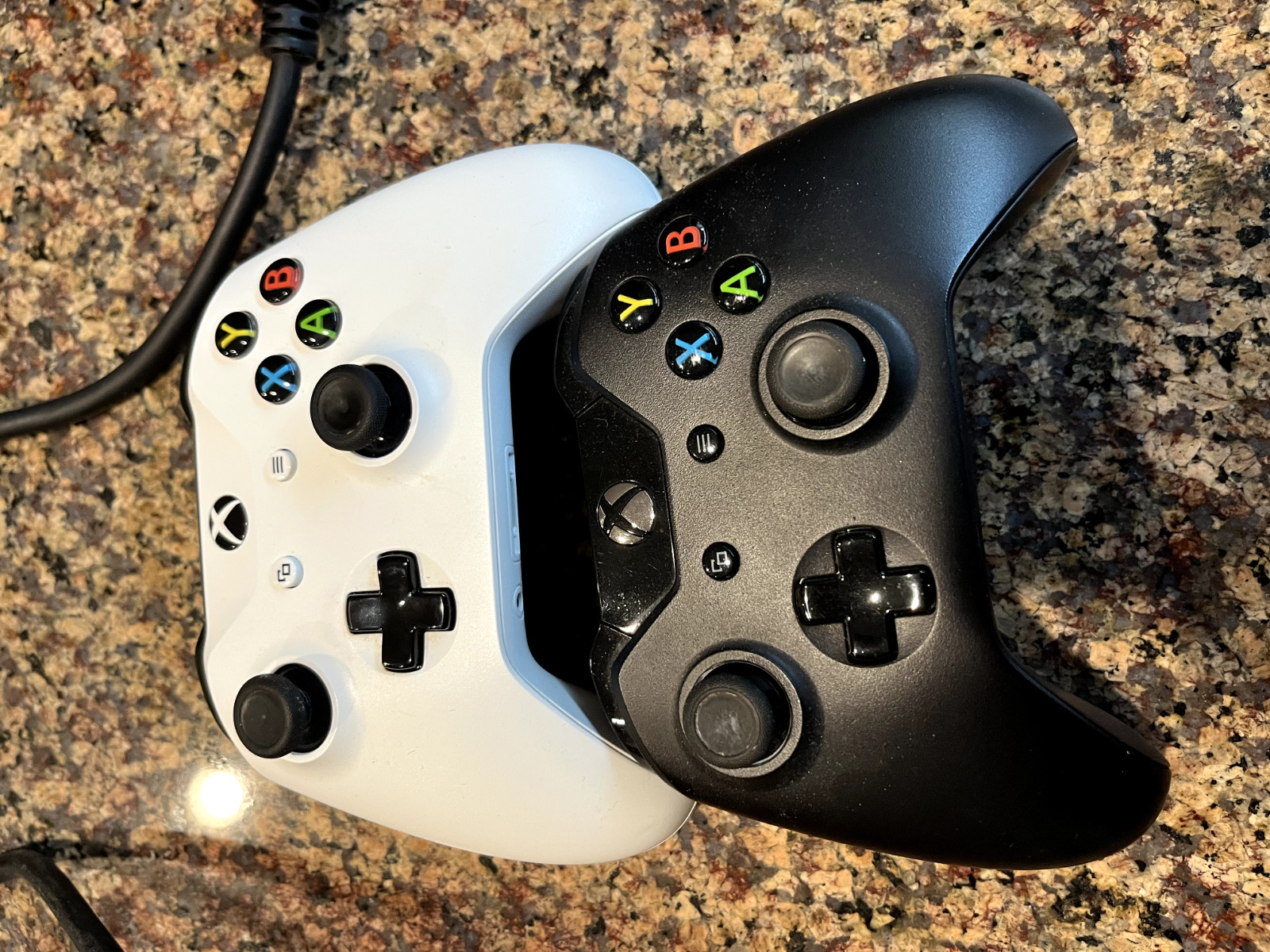 Microsoft Xbox One 500GB Console Bundle (excellent condition)