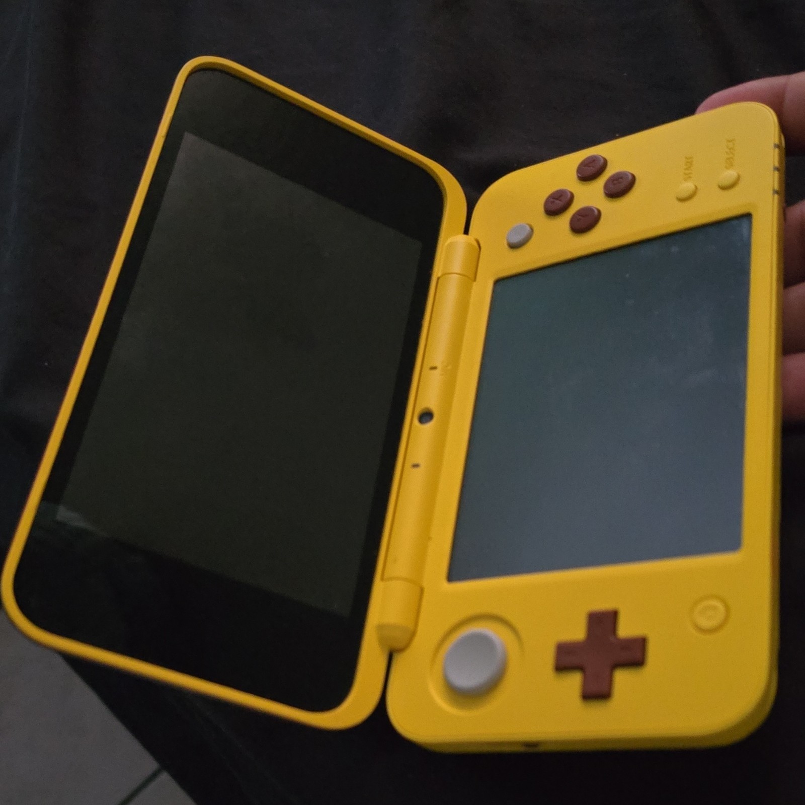 Nintendo 2DS XL Pikachu Edition Yellow Handheld Console 3D Audio Technology