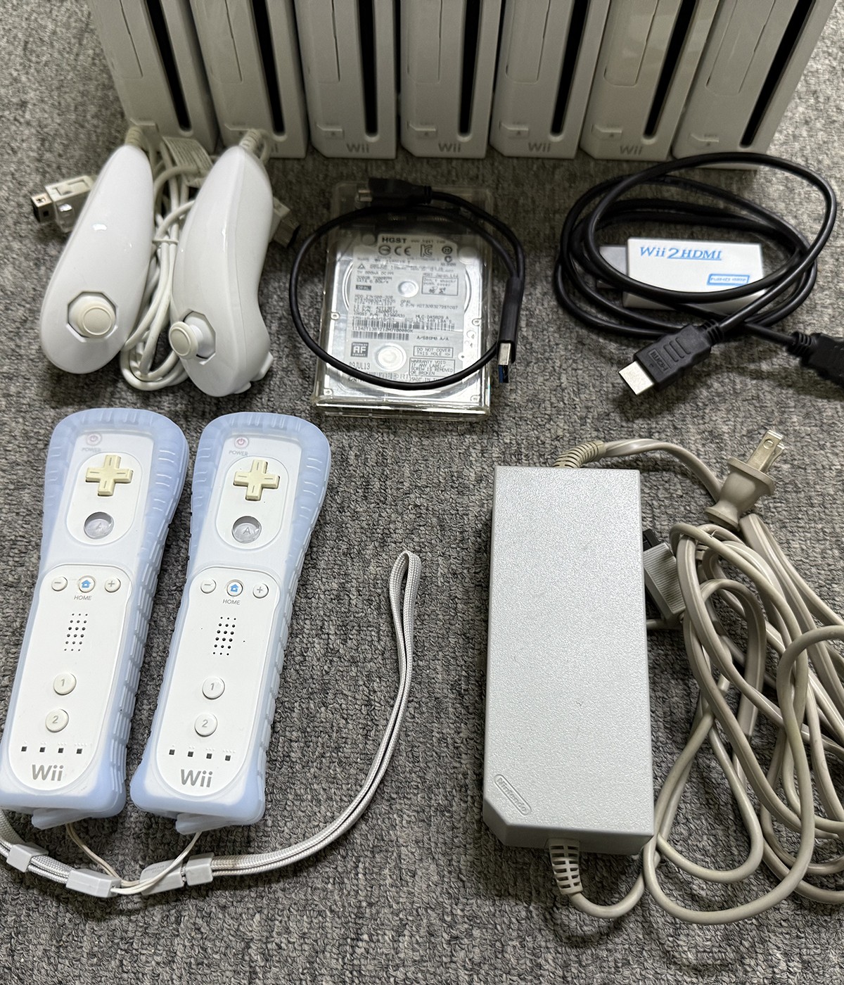 Nintendo Wii Console HD (2 Original Wii Remotes & 320GB Harddisk) Plug and Play