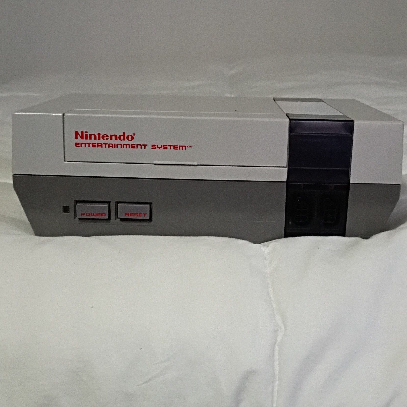Nintendo NES-001 Entertainment System Console Bundle 2 Controllers Zapper Games