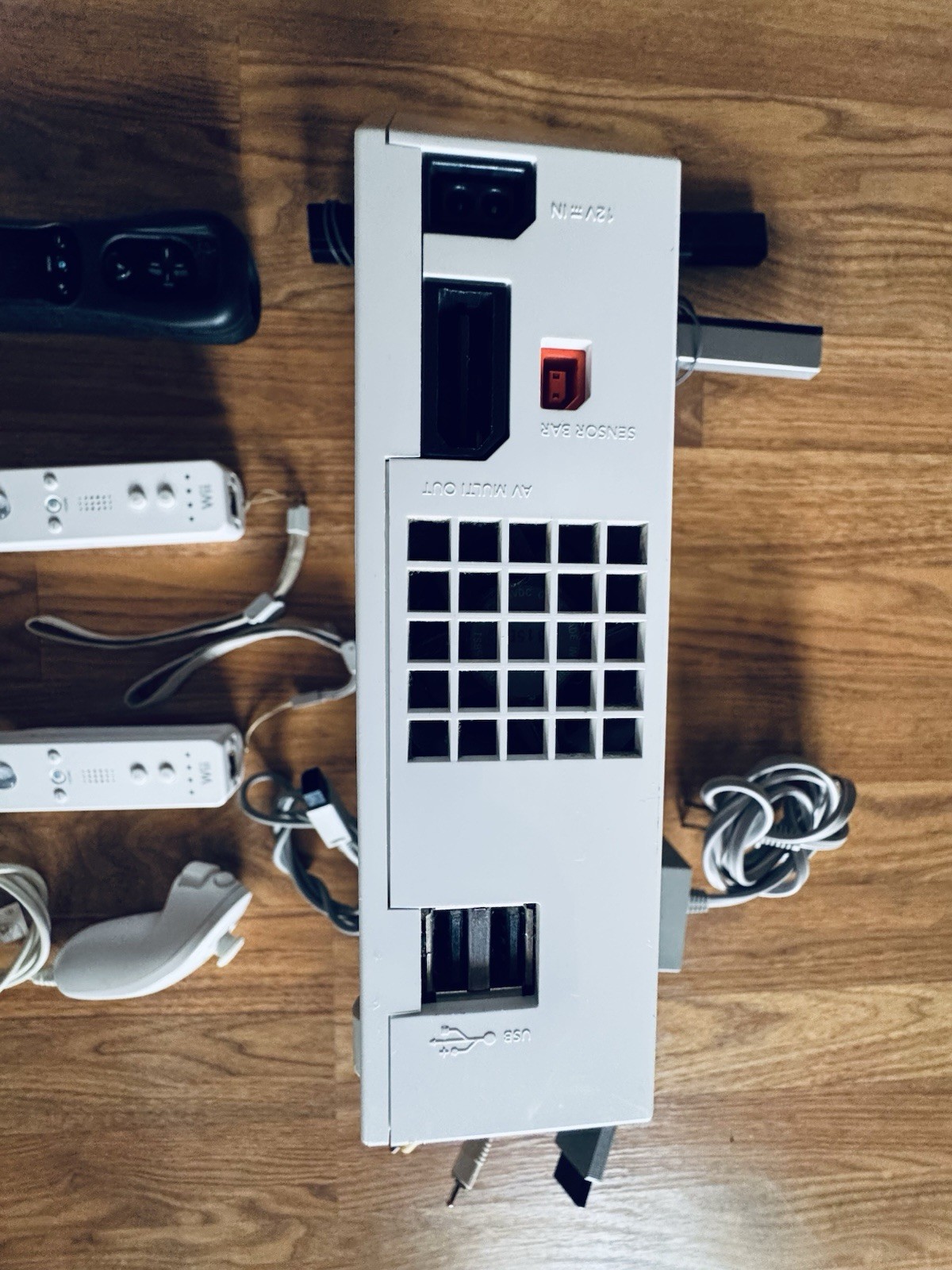 Nintendo Wii Console White RVL-001(USA) NTSC-U/C 480p w/ 2 Remotes Nunchuk