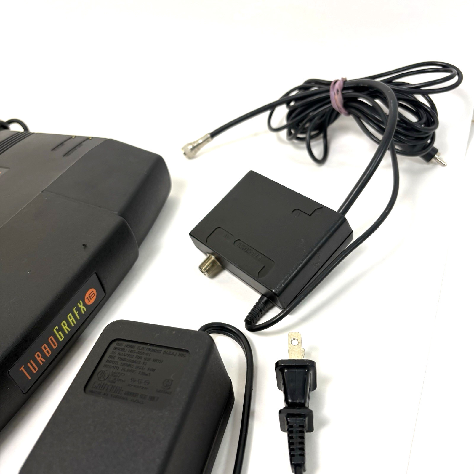 NEC TurboGrafx-16 Console HES-TGX-01 + 2 TurboPads OEM AC RF