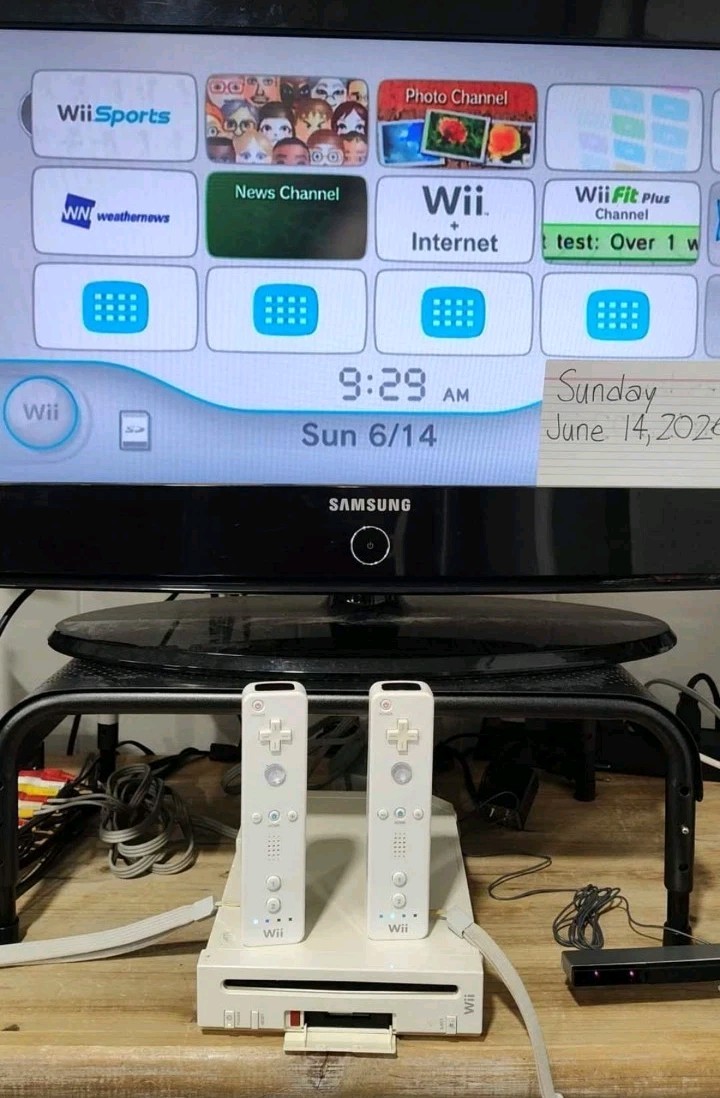 Nintendo Wii Console Bundle w/ 2 Remotes + 50 Games + HDMI Adapter VGC! Tested!