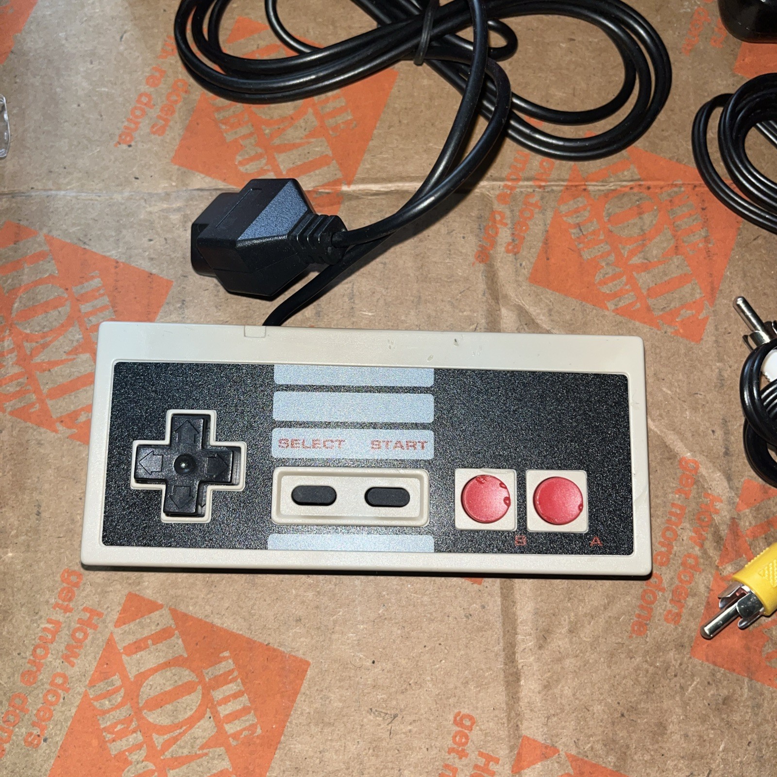 Retro-Bit Black & Red Console All Hookups + 3 Controllers & 1 game