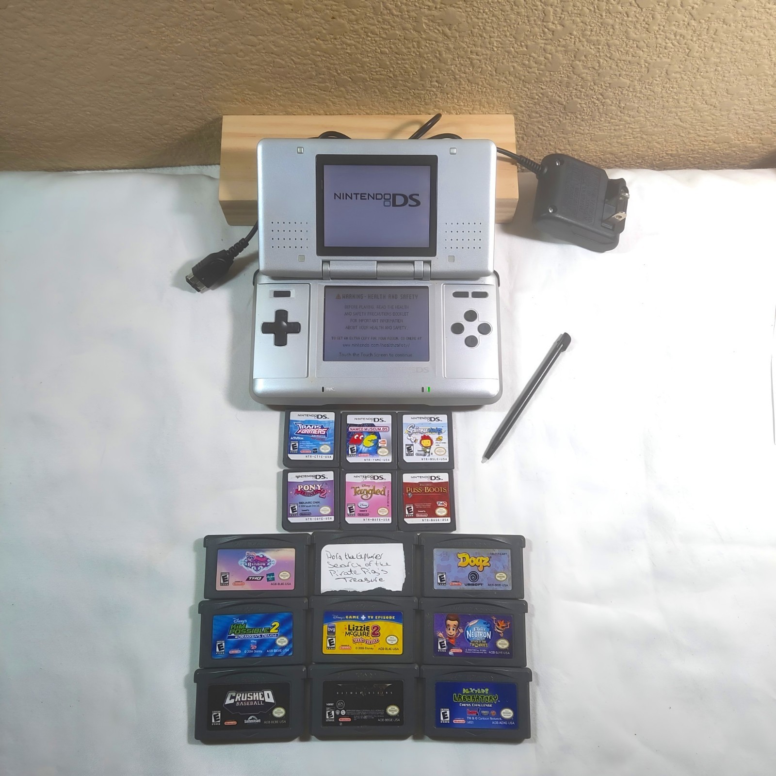 Nintendo DS Console Bundle w/ 15 Games(6 DS & 9 GBA) with Charger WORKS Great!!!