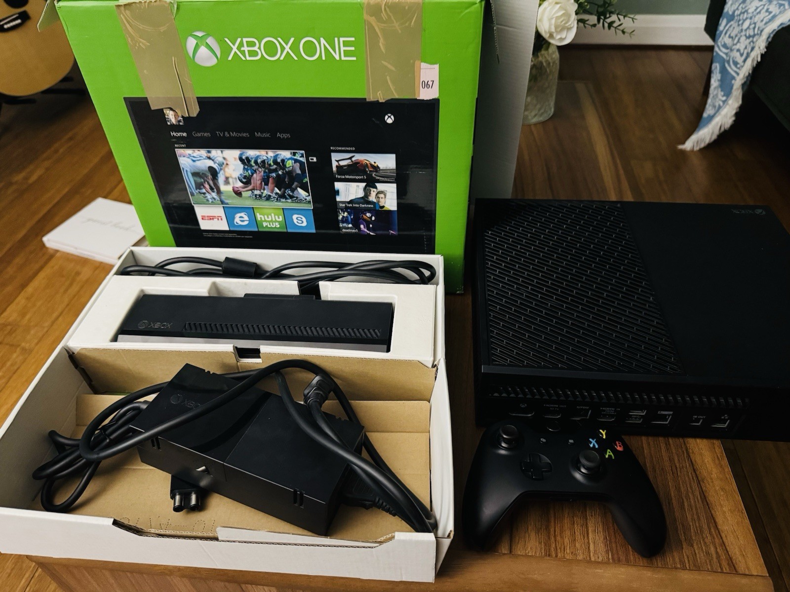Microsoft Xbox One 500GB Home Console with Kinect Sensor Black TESTED OG BOX